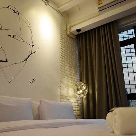 3 Howw Hostel At Sukhumvit 21 Бангкок Екстер'єр фото