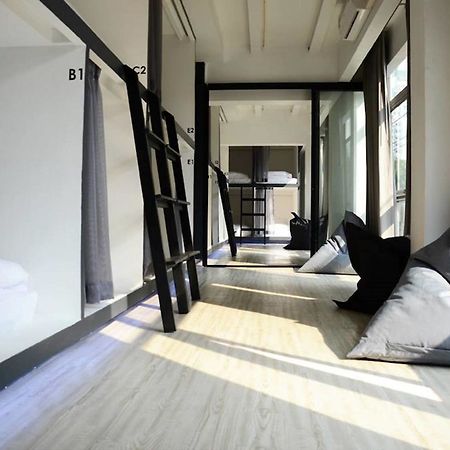 3 Howw Hostel At Sukhumvit 21 Бангкок Екстер'єр фото