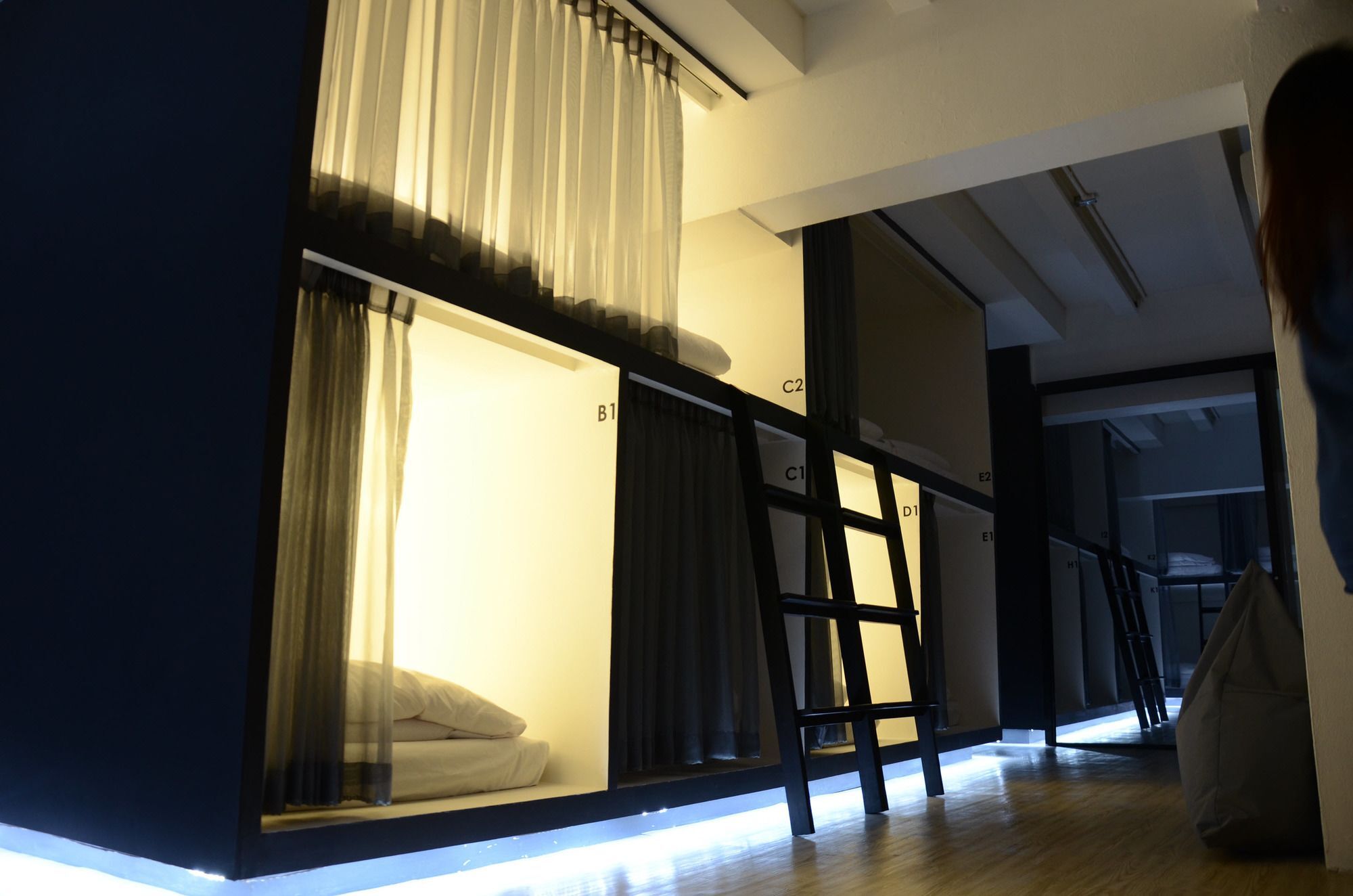 3 Howw Hostel At Sukhumvit 21 Бангкок Екстер'єр фото