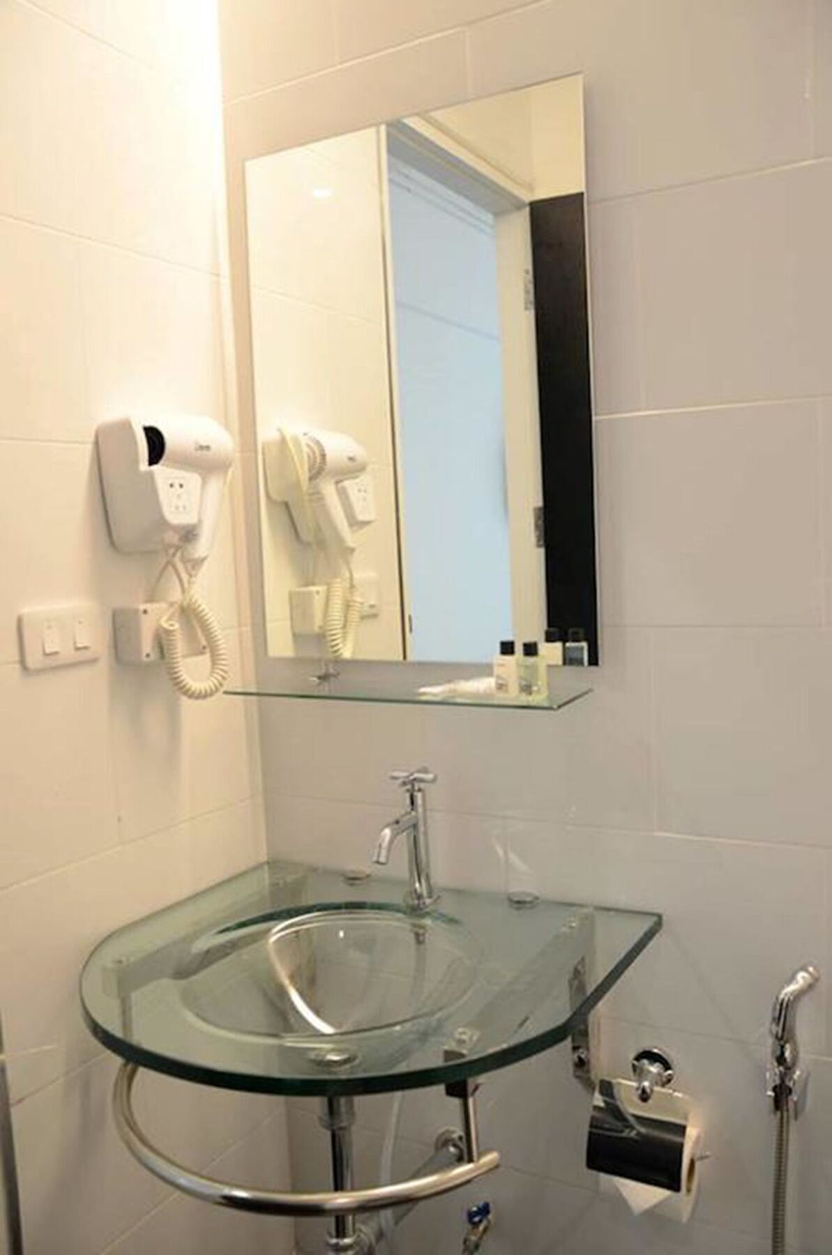 3 Howw Hostel At Sukhumvit 21 Бангкок Екстер'єр фото