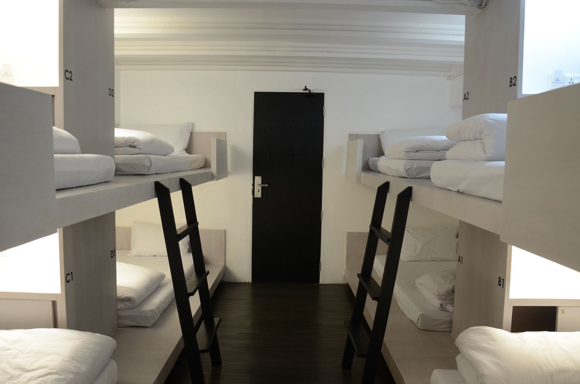 3 Howw Hostel At Sukhumvit 21 Бангкок Екстер'єр фото