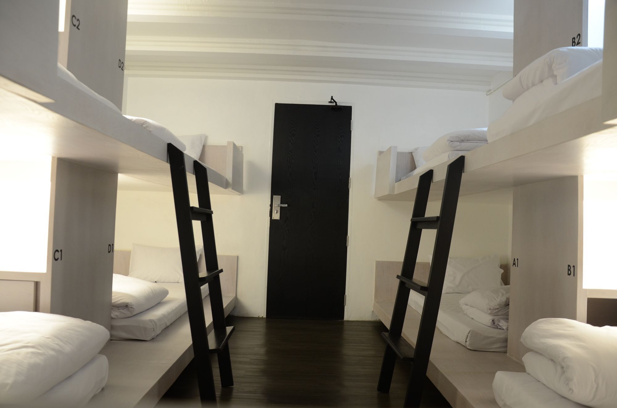 3 Howw Hostel At Sukhumvit 21 Бангкок Екстер'єр фото