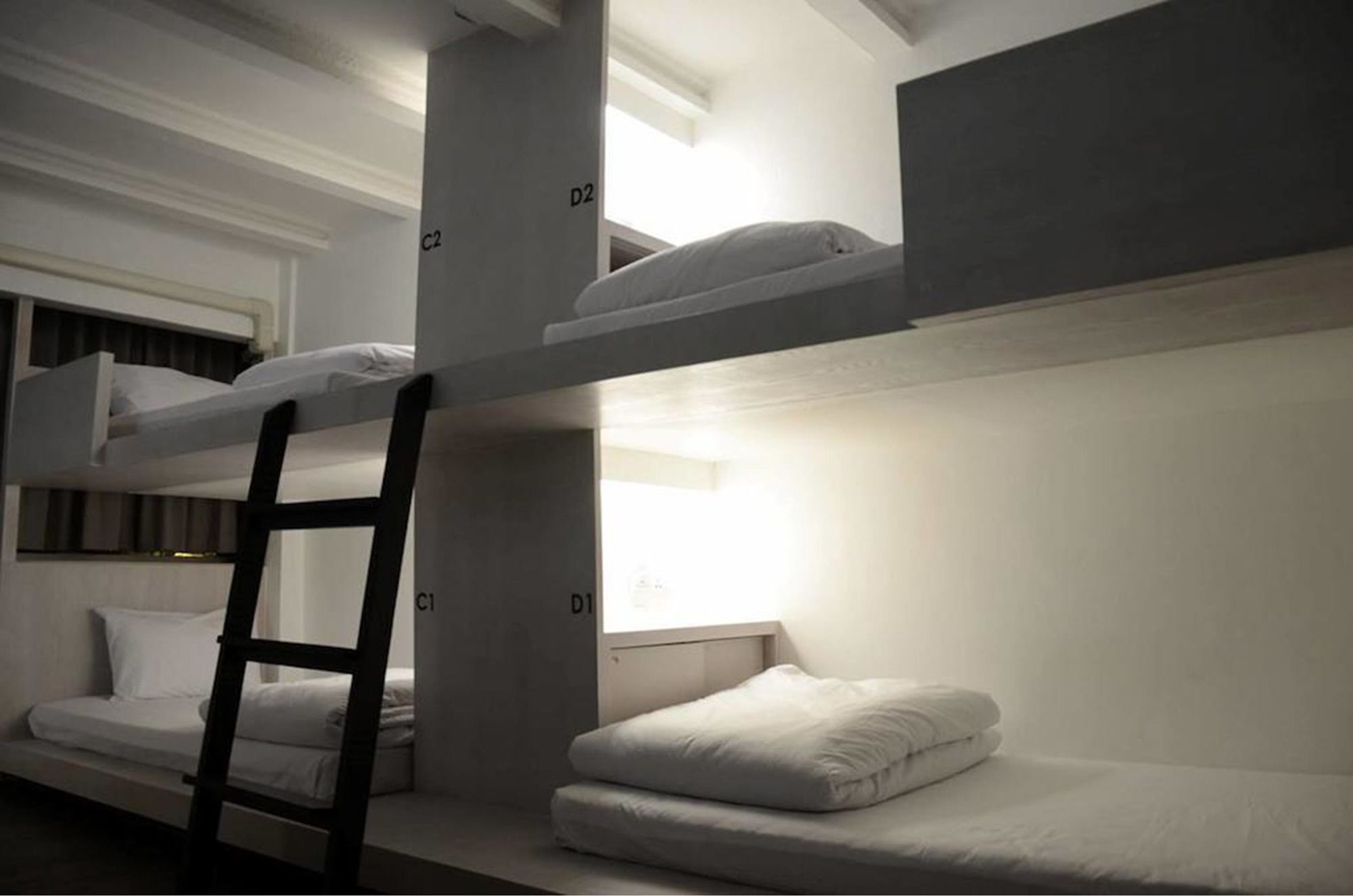3 Howw Hostel At Sukhumvit 21 Бангкок Екстер'єр фото